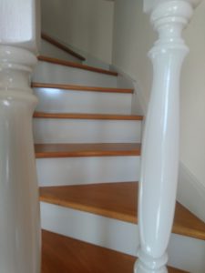 Peinture d'un escalier réalisée par Didier CAZEAUX dans le 86