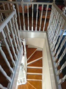 Peinture d'un escalier réalisée par Didier CAZEAUX dans le 86